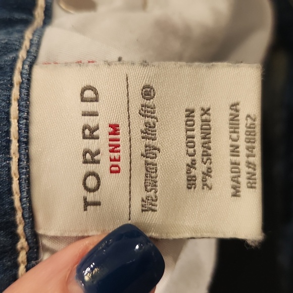 Light wash, distressed Torrid jean shorts size 16! Excellent condition! - Picture 3 of 8